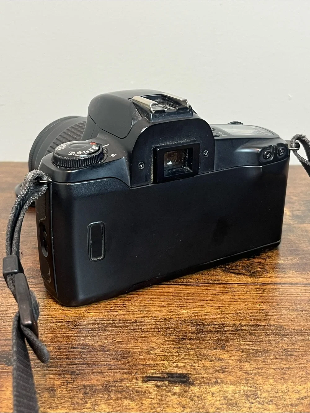 Canon EOS Rebel G 35mm SLR Film Camera with EF 35-80mm Zoom Lens - Picture 4 of 9